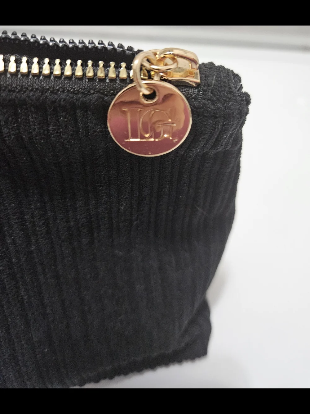 Laura Geller Black Ribbed Clutch Cosmetic Travel Bag with Gold Logo